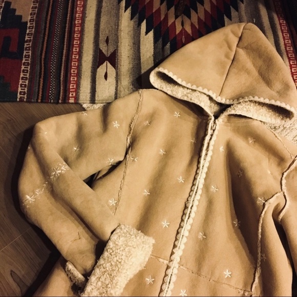 SOLD Vintage Embroidered Sherpa Coat - Picture 3 of 6